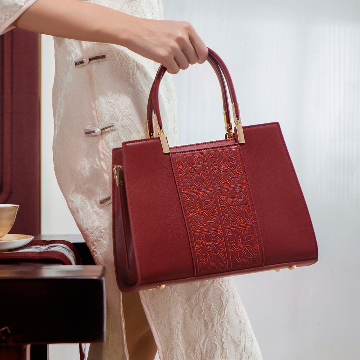 The Perfect Fashion Choice For Sophisticated Women A High-end Red Handbag