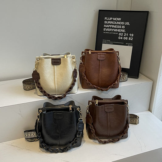 New High-capacity Crossbody Bag A Niche Chic Underarm Tote