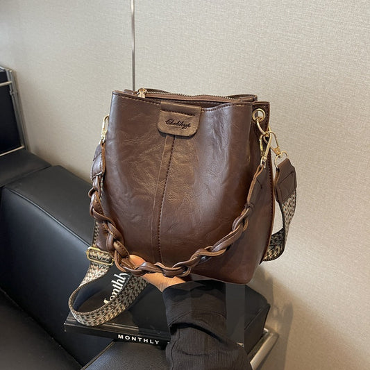 New High-capacity Crossbody Bag A Niche Chic Underarm Tote